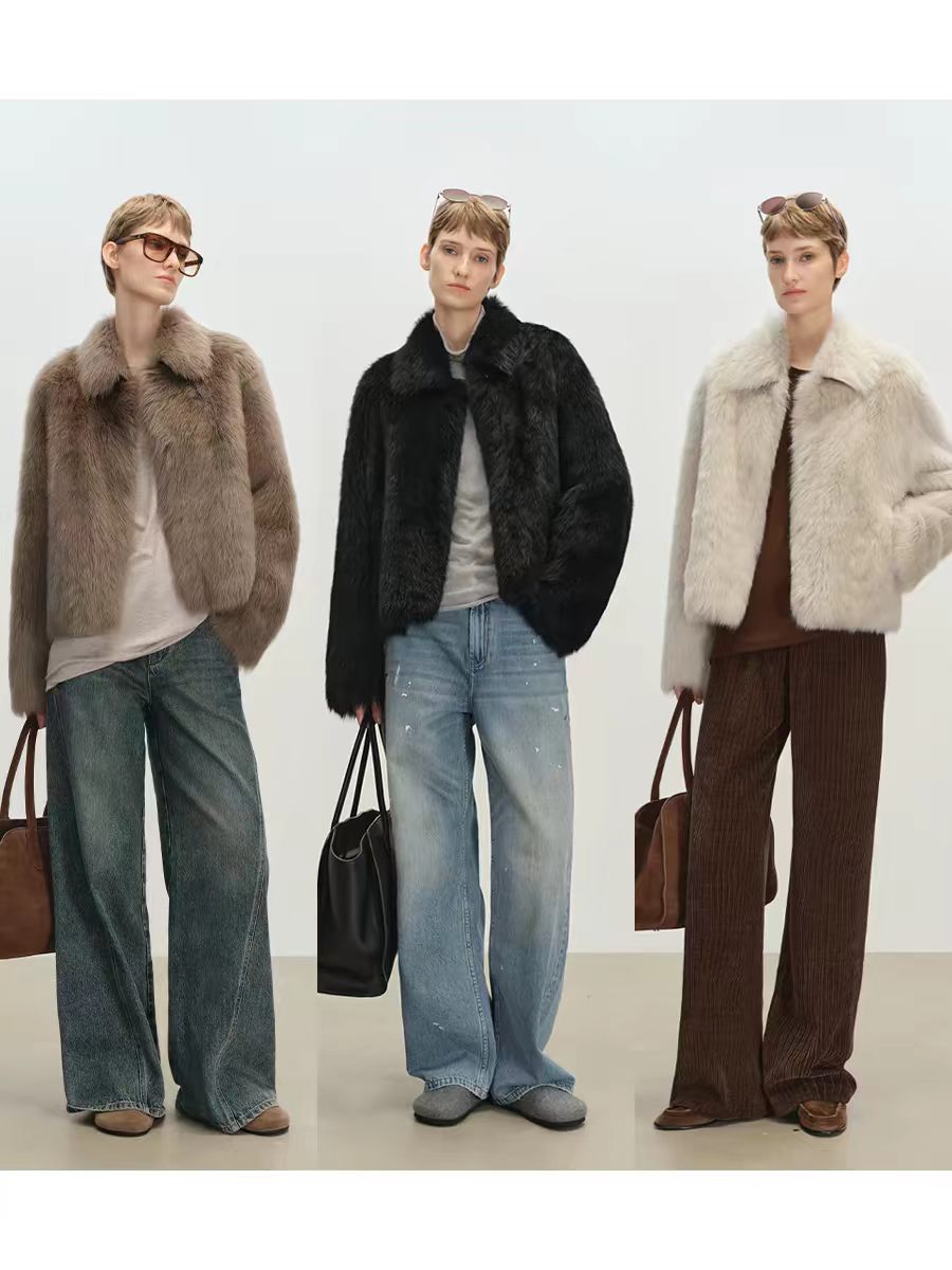 High-quality replica women's Tuscan-style faux fur jacket—a streamlined, cropped design that is minimalist yet sophisticated; a style popular among celebrities and influencers.