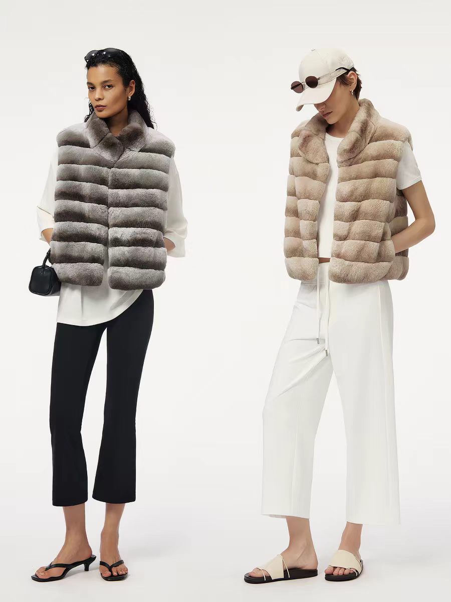 【YingFan2026Rex rabbit fur garment】Frost-tipped 5A-grade whole-pelt rex rabbit fur vest featuring a stand collar and horizontal leather-interspaced design.
