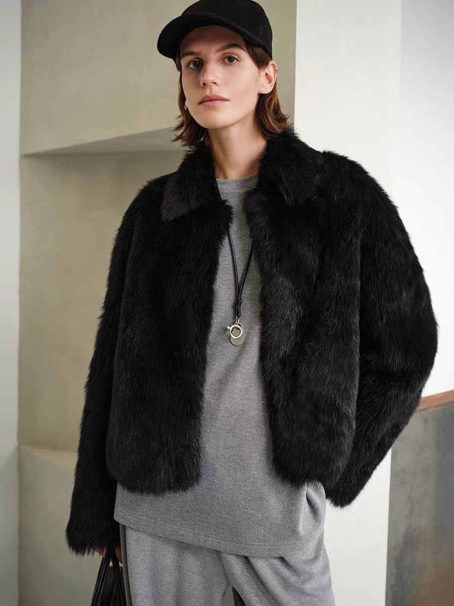 High-quality replica women's Tuscan-style faux fur jacket—a streamlined, cropped design that is minimalist yet sophisticated; a style popular among celebrities and influencers.